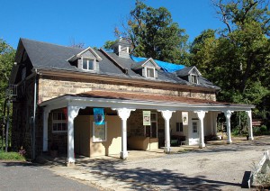 800px-Cylburn_Carriage_House